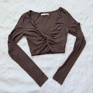 Aritzia Wilfred Free Twist Cropped Longsleeve
